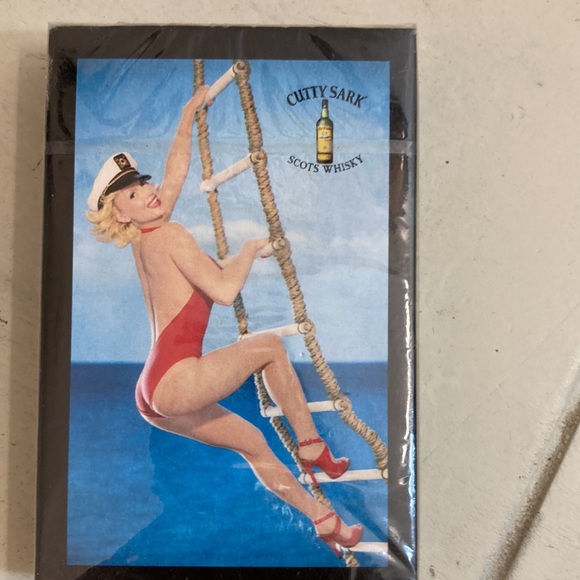 Cutty Sark Scots Whiskey vintage sailor pin up girl playing cards sealed in box - Picture 1 of 5